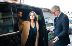 People,Using,A,Shuttle,Transfer,Service